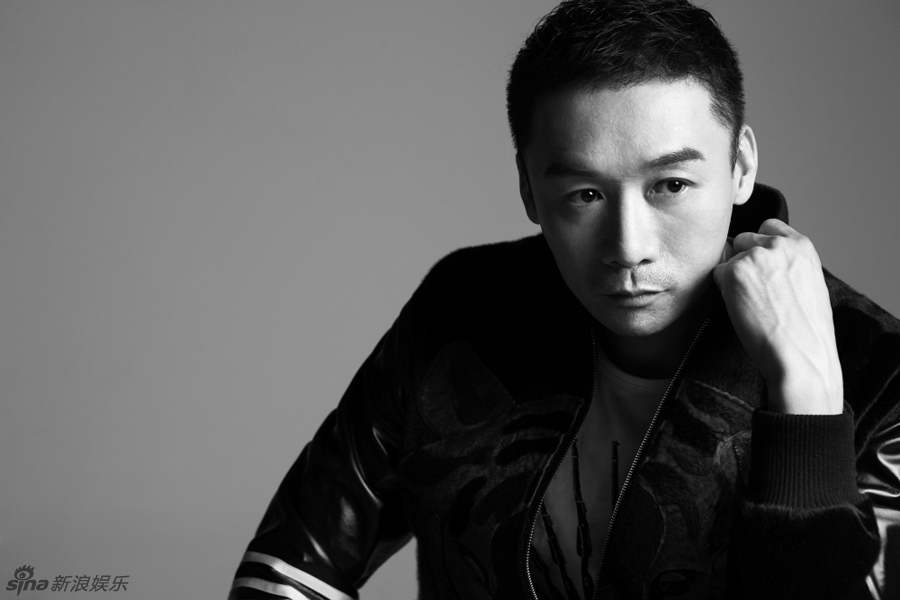 组图:高虎极简时尚大片 帅气演绎都市型男