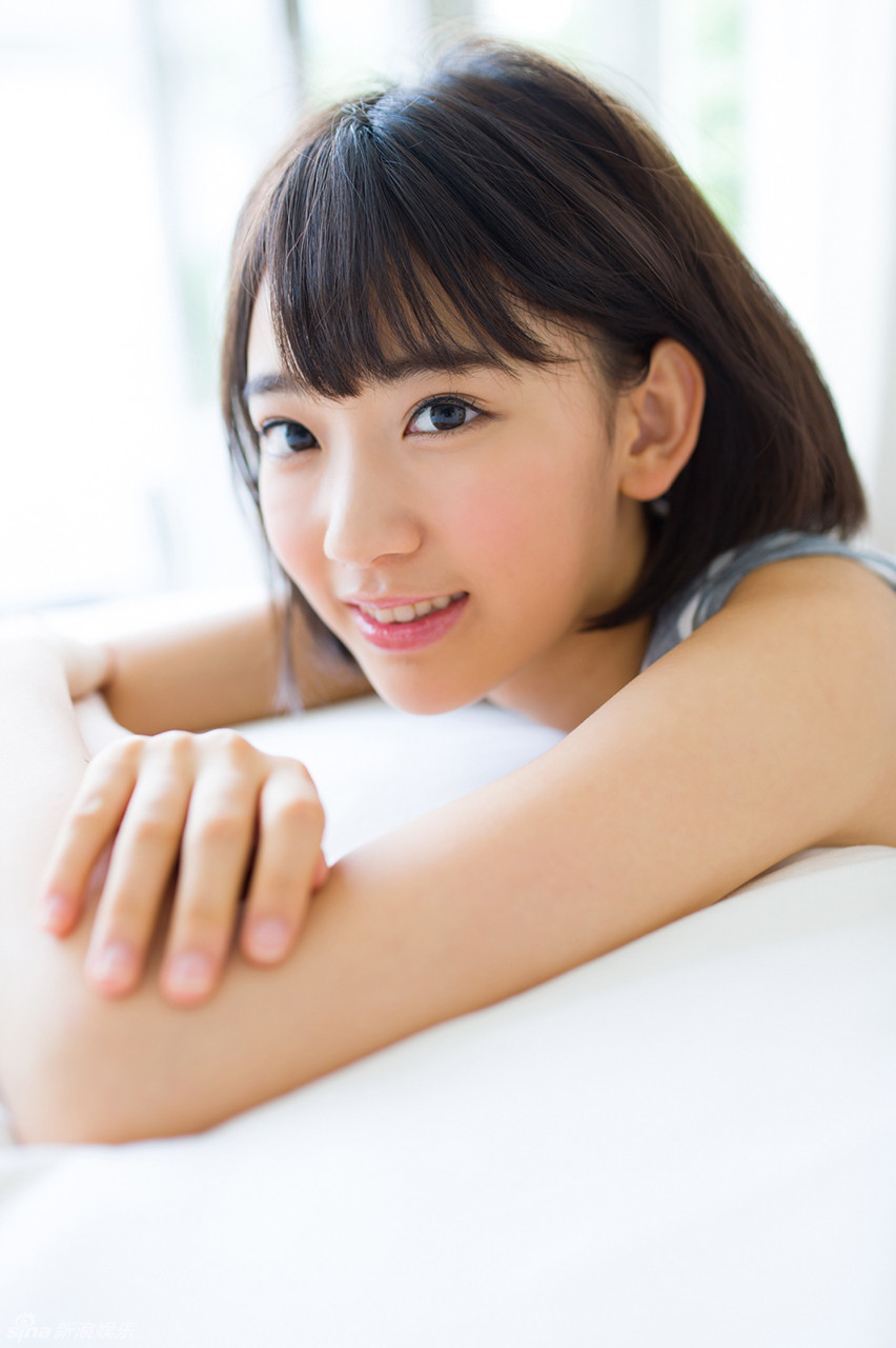 组图:日本16岁正妹宫脇咲良童颜美乳泳装撩人