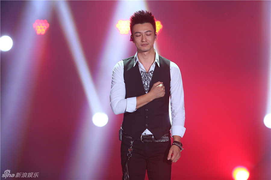 小沈阳为爱妻献歌 多亮携北舞校花共舞 -- 佛山