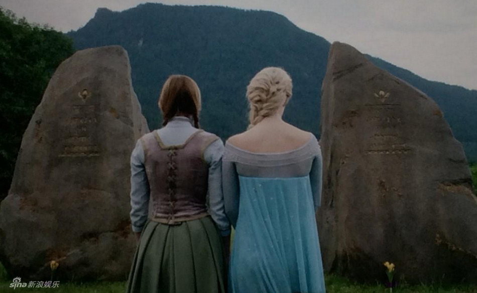 组图:《童话镇》曝《冰雪奇缘》场景 <em>姐妹</em>牵手