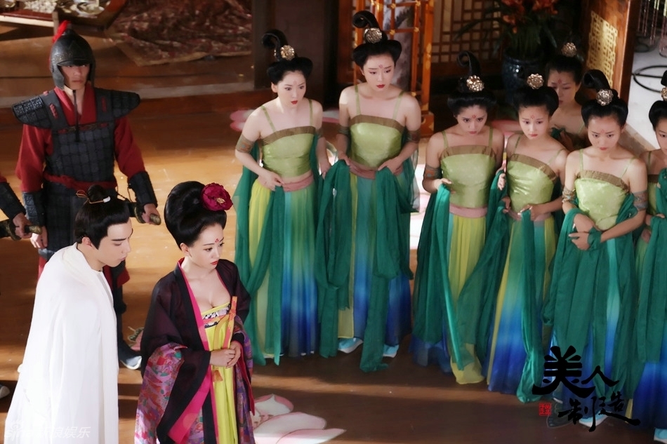 组图:《美人制造》曝剧照 杨蓉低胸丰腴唐朝美