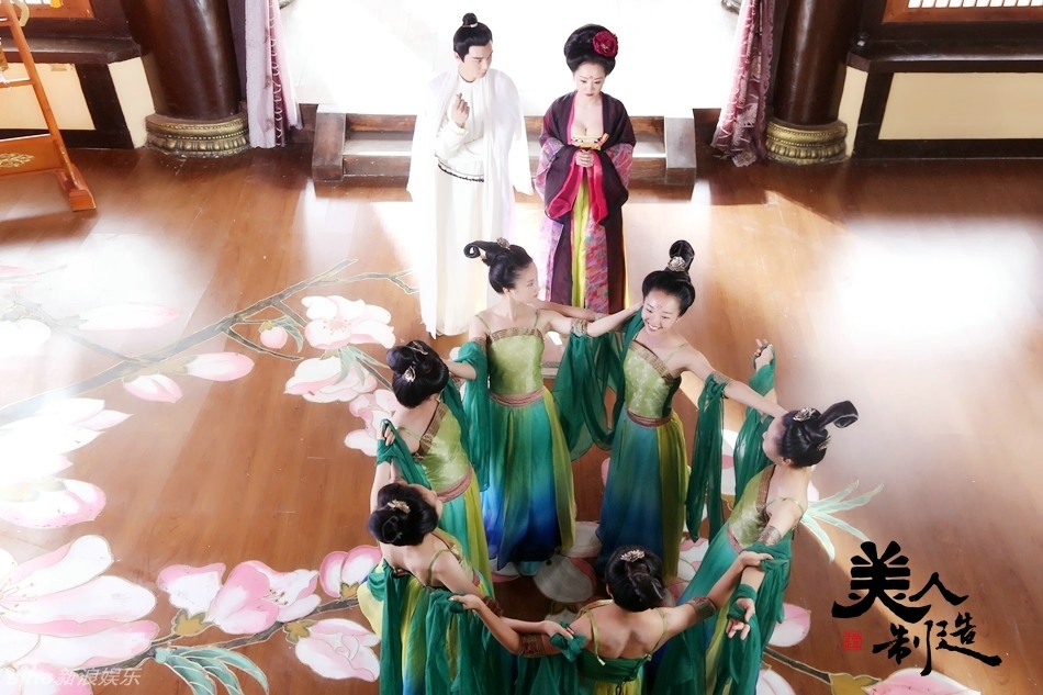 组图:《美人制造》曝剧照 杨蓉低胸丰腴唐朝美