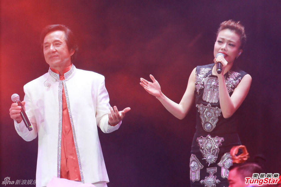 成龙将携群星再度登央视春晚演唱《中国》,大家期待吗