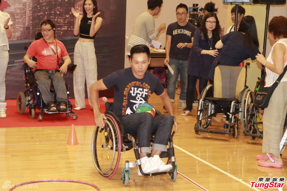 组图:《忠奸人》郭晋安自嘲变态 女星泄春光