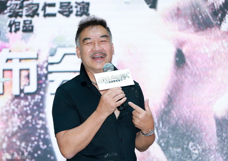 导演梁家仁携主演易扬,赵聪,杨政,沈芳熙等亮相.