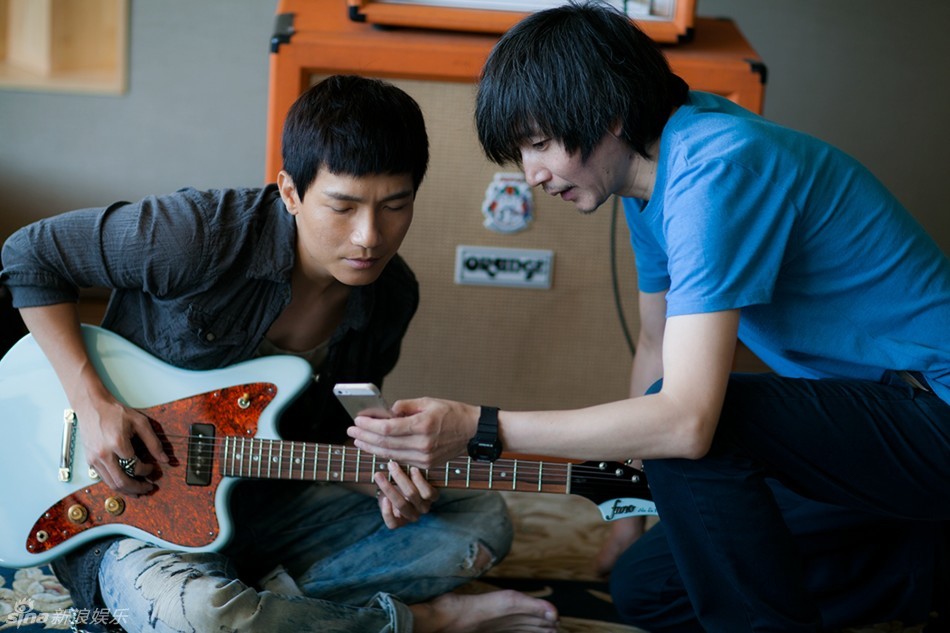 陈楚生拍摄演唱会海报 张亚东跨界掌镜(图)