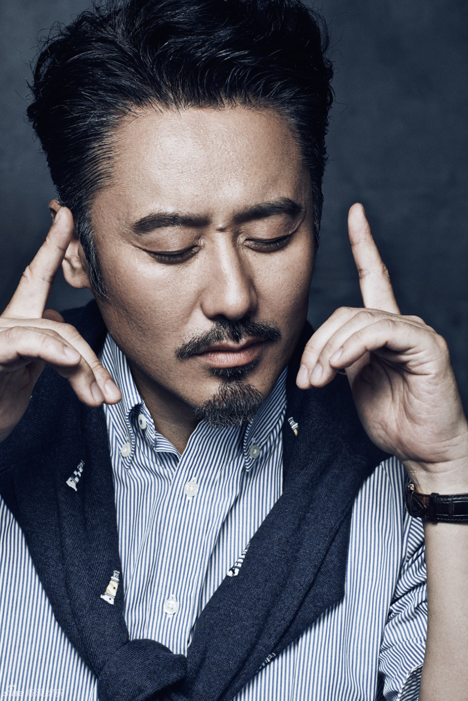 吴秀波封面复古大片 蓝调绅士略俏皮_明星图片_美丽网