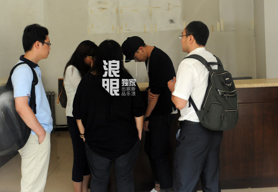 独家:柯爸爸抵达看守所探望柯震东(图)