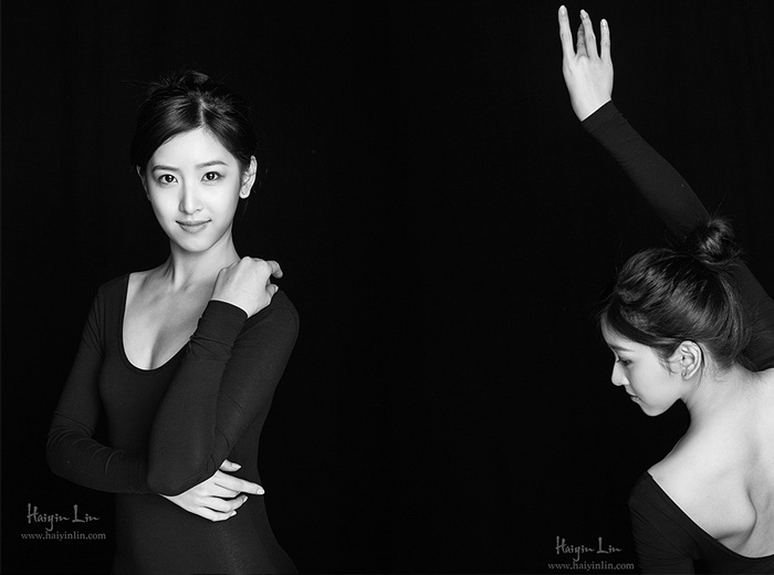 组图:奶茶妹黑白文艺写真展舞蹈功底修长身段