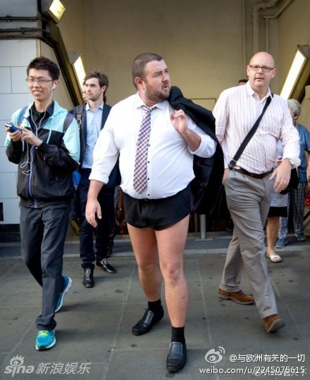 组图:<em>英国</em>猛男<em>穿</em>齐蛋<em>超短裤</em>上街惊呆路人_欧美