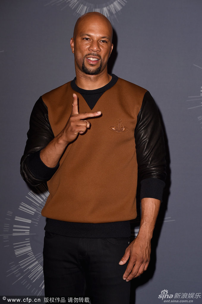 组图:光头照亮舞台 Common颁最佳嘻哈