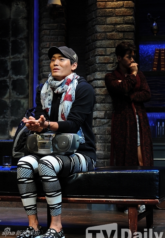 组图:吴钟赫郑尚允主演《ThePride》 为情干杯