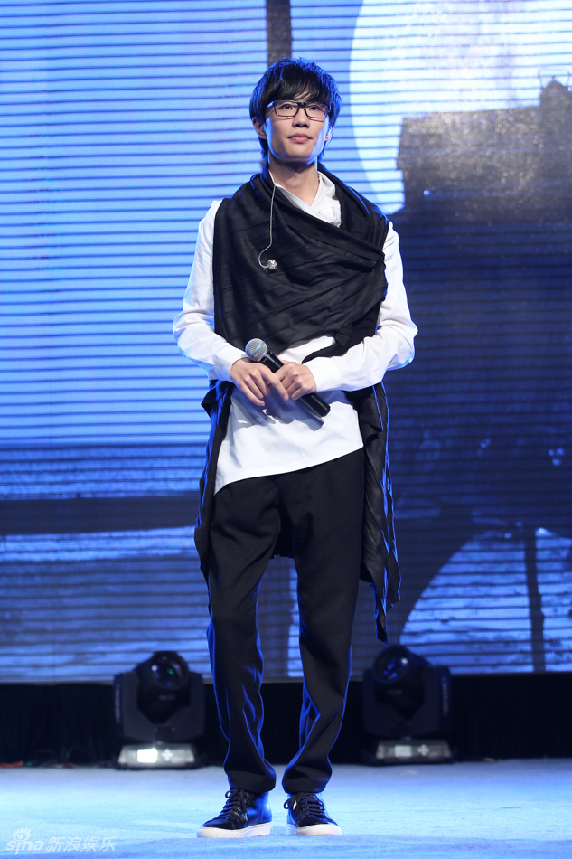 组图:许嵩新专《不如吃茶去》发布 黄龄助阵