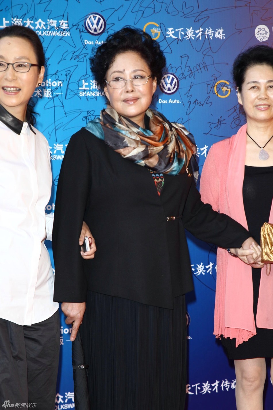 组图:电视华鼎奖红毯 郑爽仙气佟丽娅美艳_娱乐频道_广西电视网