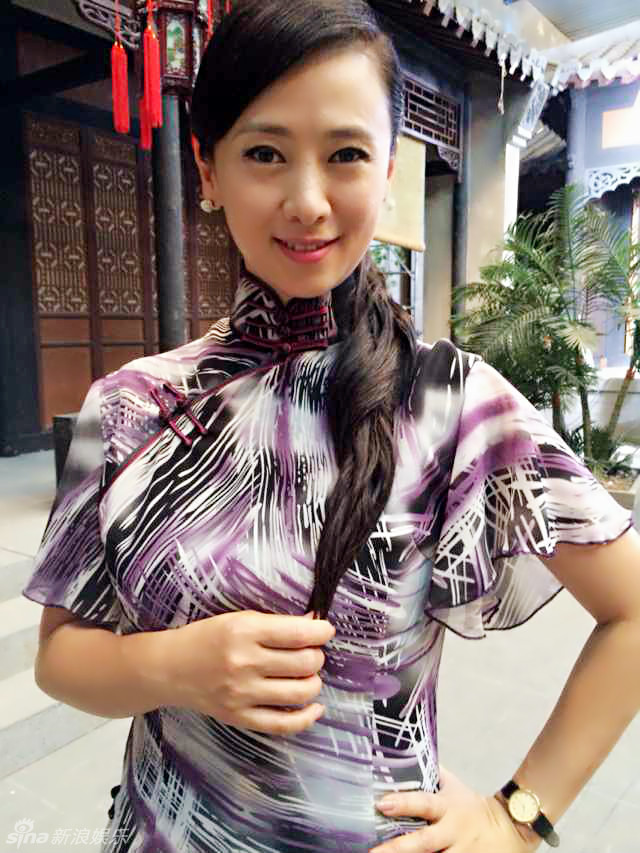 组图:《我是赵传奇》翁虹女特工造型时尚多变