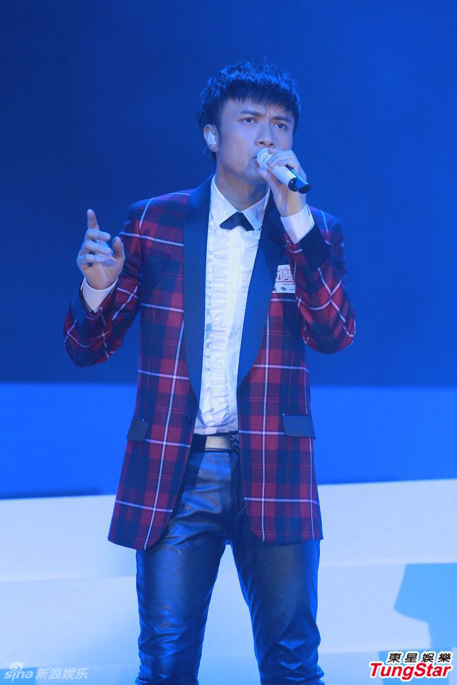 一首韩国男团的韩文歌曲 歌词里有句some like