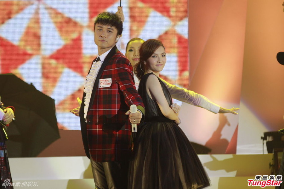 找一首女声韩文歌,歌曲高潮部分是bad boy ba