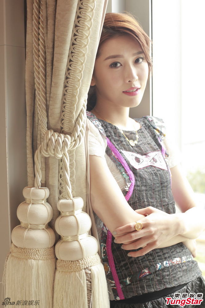 组图:周丽淇摆脱黄金剩女称号 欣赏男友徐正曦