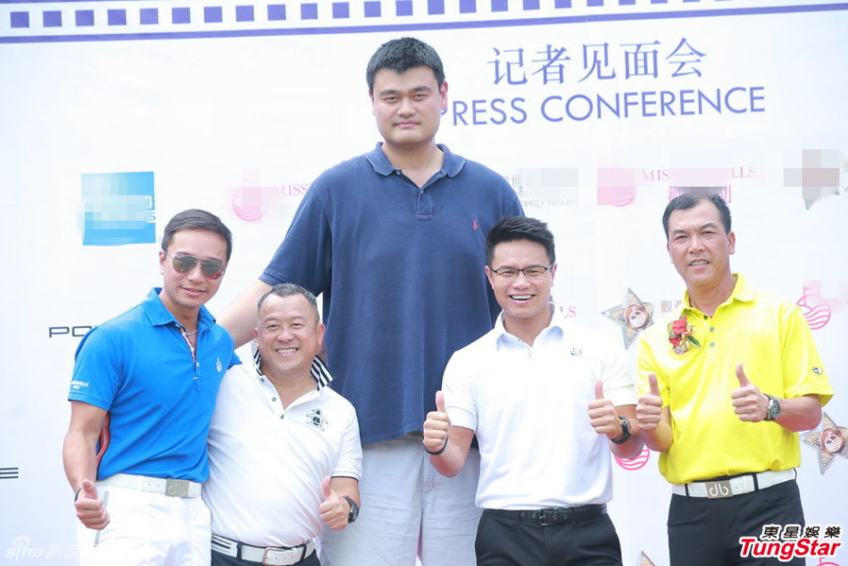 组图:超萌身高差!曾志伟与姚明同台变小矮人_高清图集
