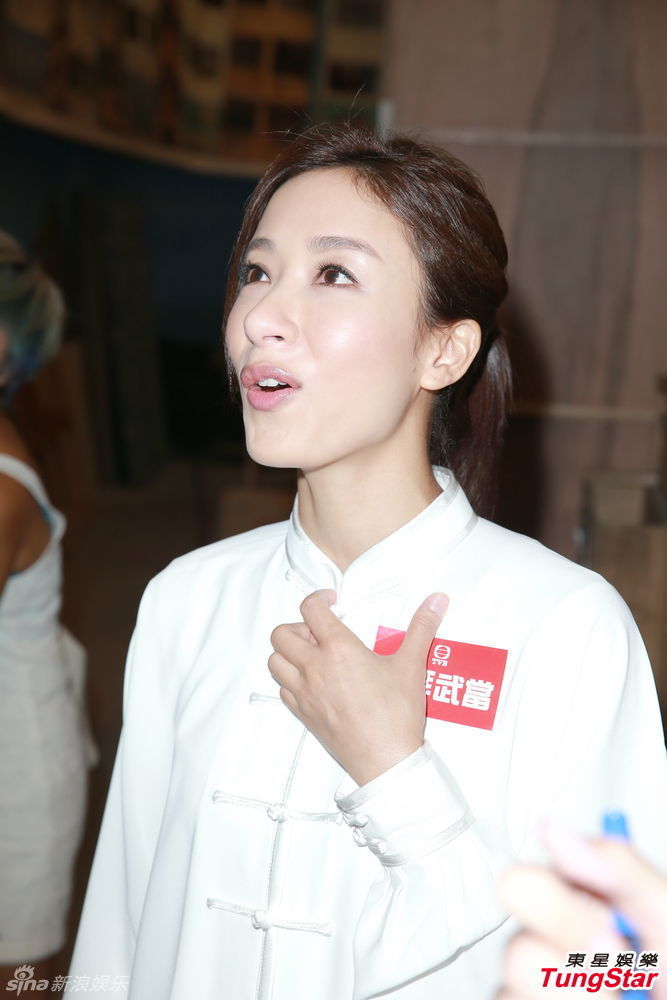 组图:杨怡否认与罗仲谦同居 洪天明斥约女报道