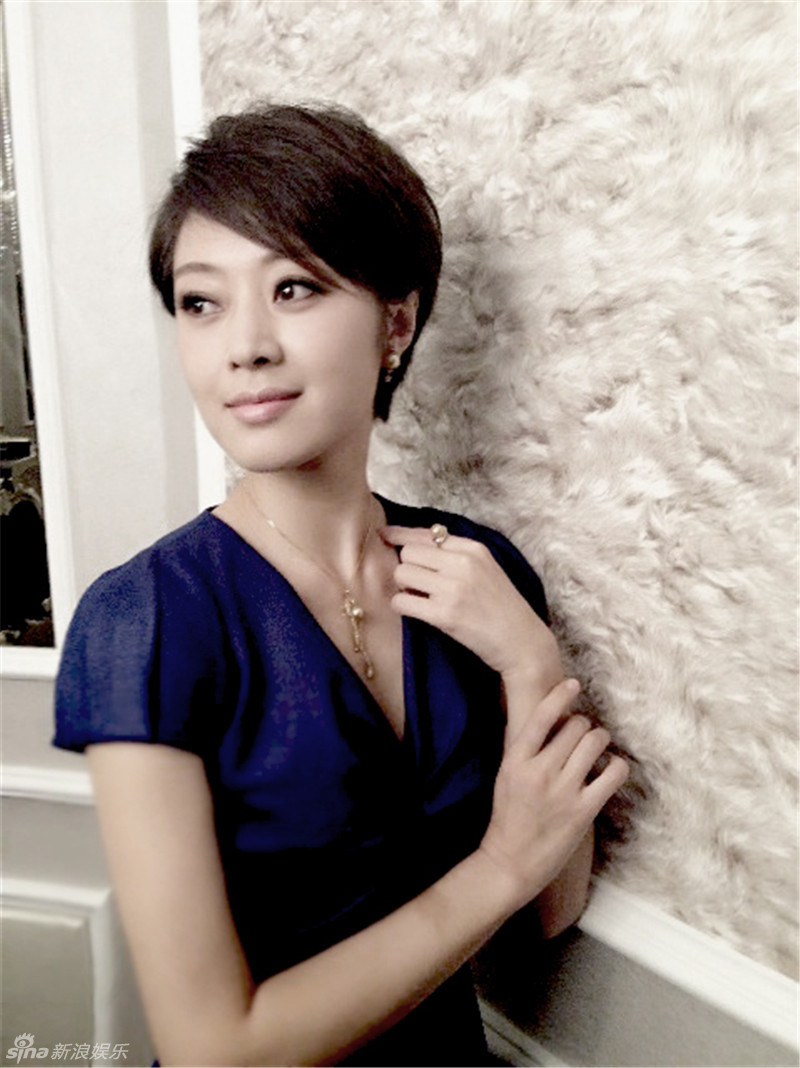 组图:范志博写真知性优雅演绎熟女时尚_内地星闻_大众网