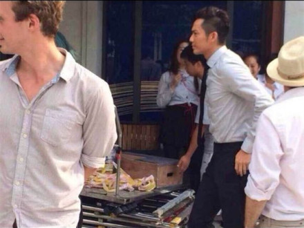 组图:《何以笙箫默》钟汉良唐嫣补拍大学戏份_高清