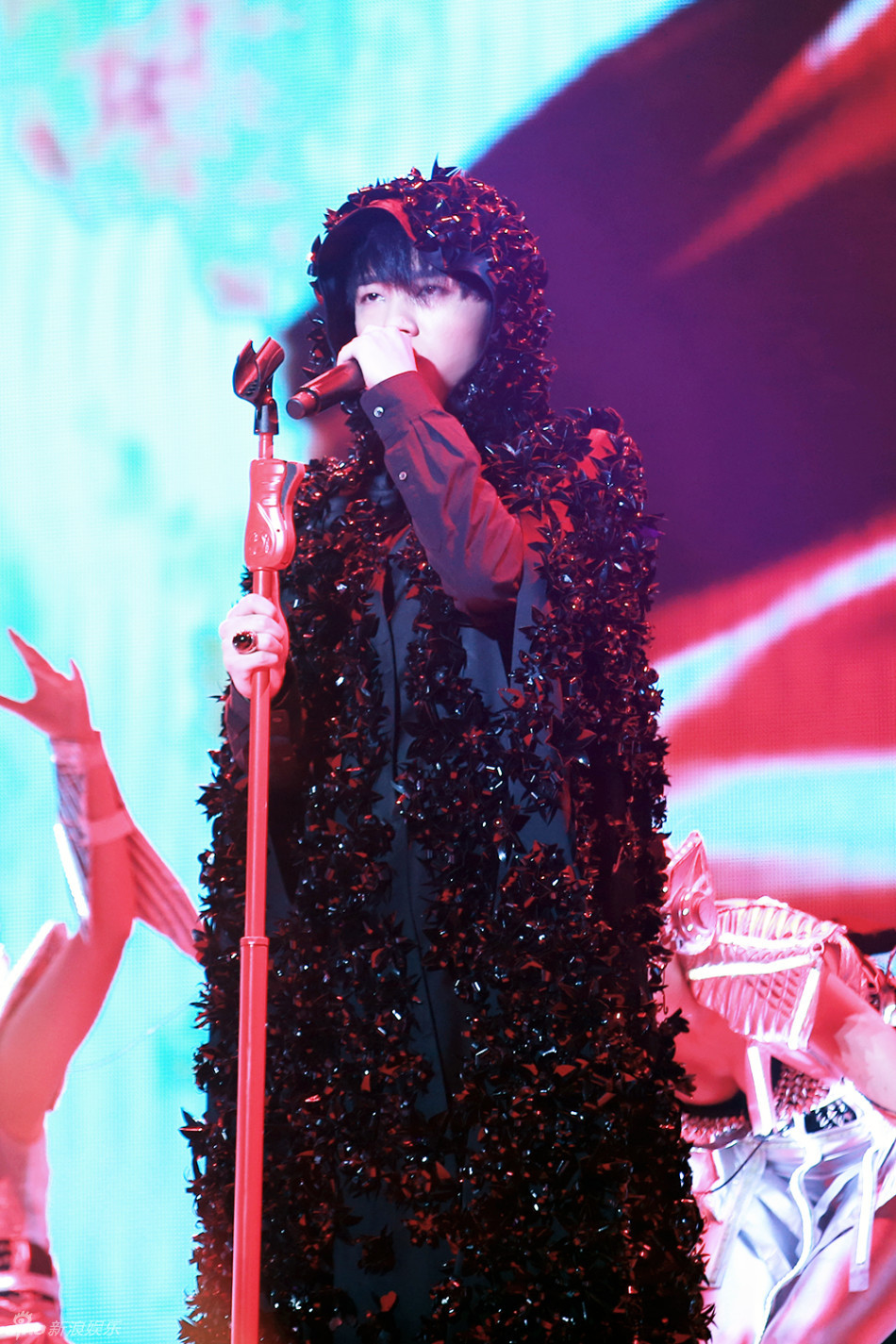 列表查看 1 / 12 新浪娱乐讯 9月6日,7日晚19时30分,华晨宇2014年"
