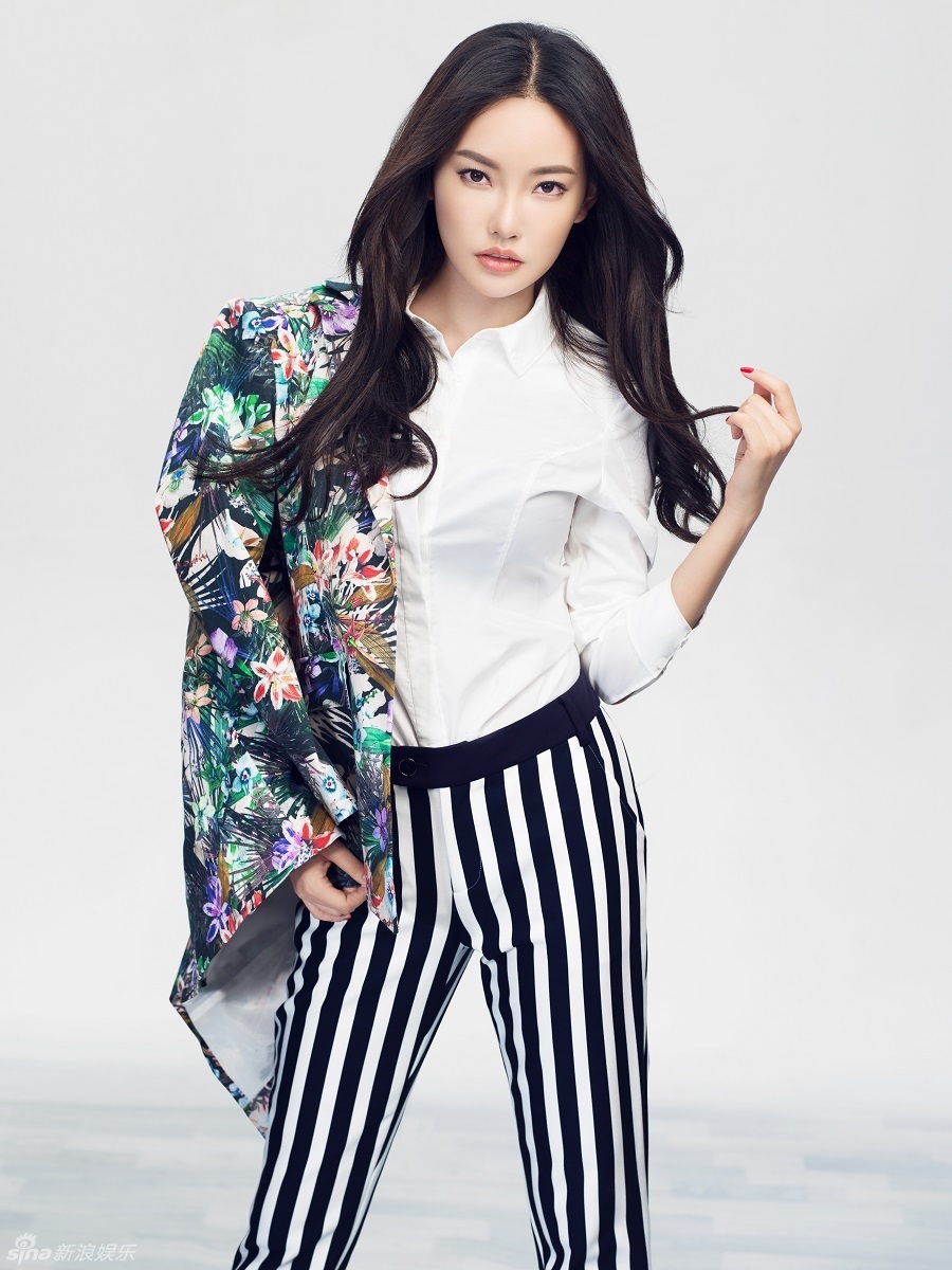 组图:童菲初秋时尚写真 尽显高贵冷艳独特魅力_内地星闻_大众网