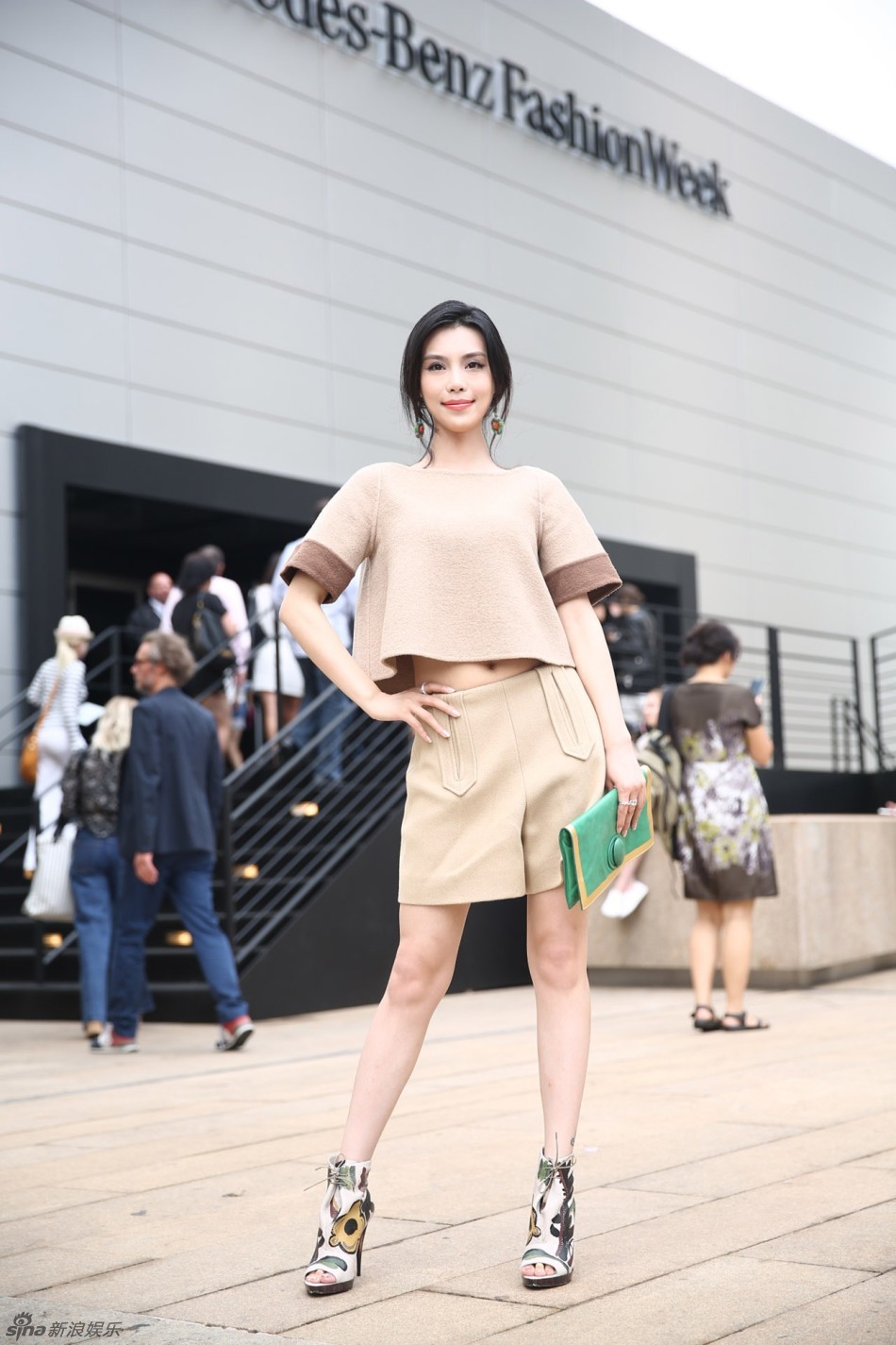 组图:韩丹彤纽约时装周看秀 套装温婉性感- 娱乐频道 - 佛山E家|FSEHOME.COM