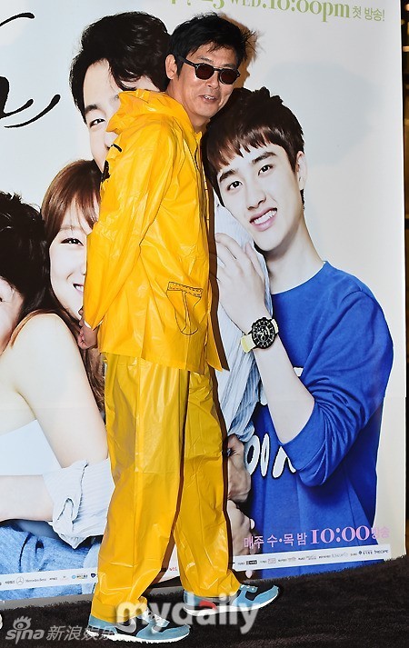 组图:《是爱情》赵寅成戴李光洙面具搞笑登场