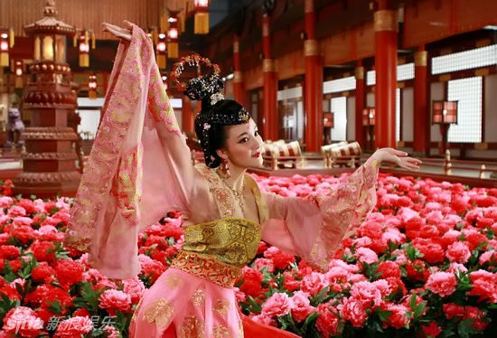 组图:明星古装舞蹈三绝招 转圈甩袖特写