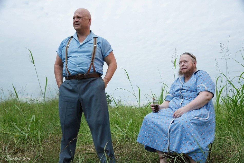 组图:《美国恐怖故事》第4季剧照 拉开畸形秀