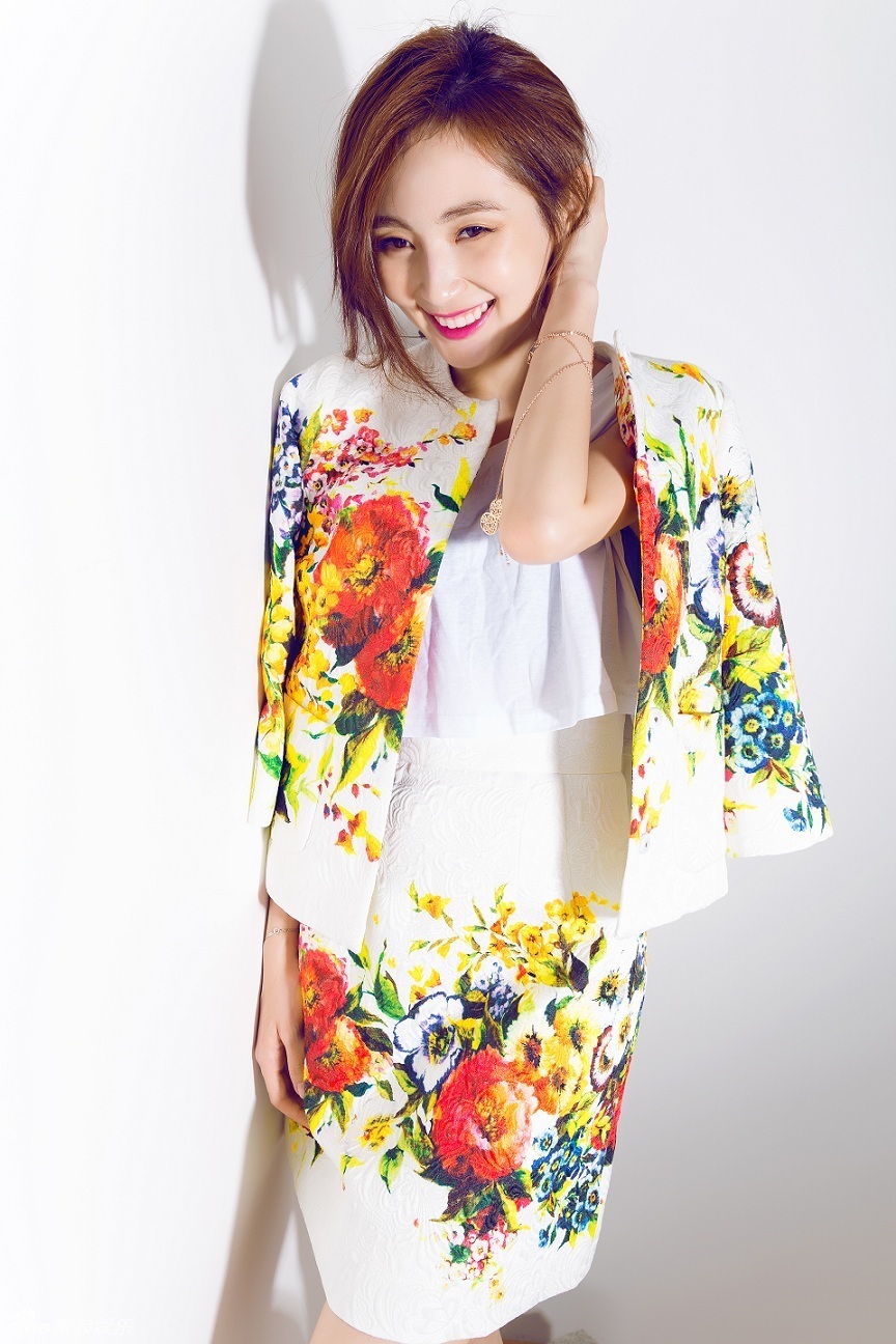 组图:路晨港味儿大片时尚潮装俏丽动人