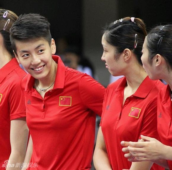 亚运会女排张晓雅一米八八帅气十足 -- 佛山E家