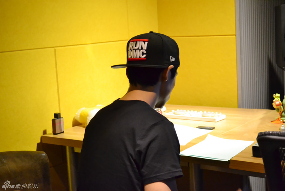 组图:魏晨2014全新唱片录歌花絮组图曝光