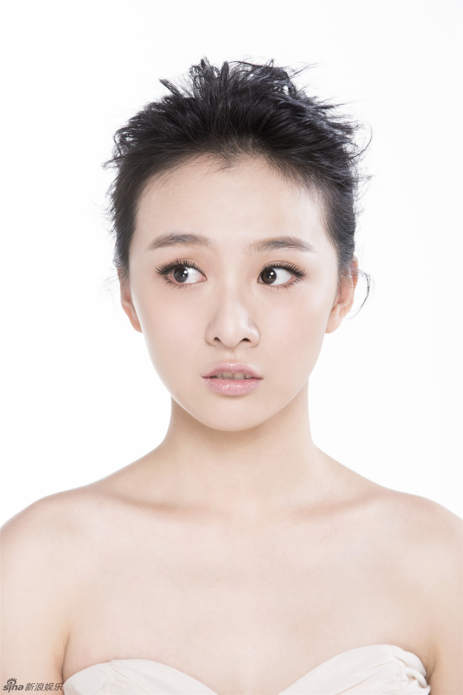 姜瑞佳玩表情包 民国小萝莉展俏皮