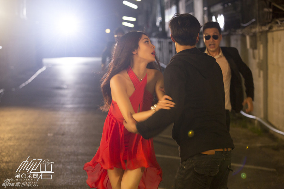组图:柳岩新MV红裙窈窕出镜 与壮男浪漫共舞-