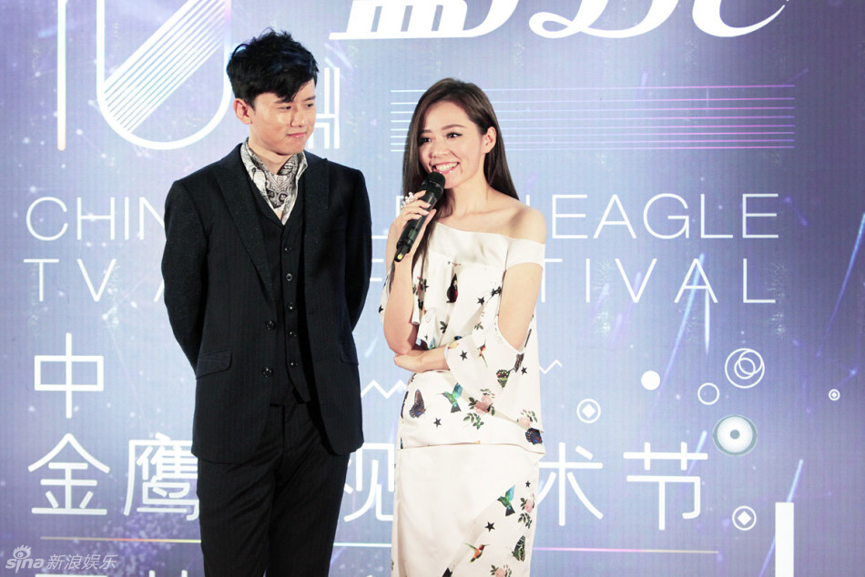 组图:张靓颖携张杰金鹰开幕献唱《爱的供养》