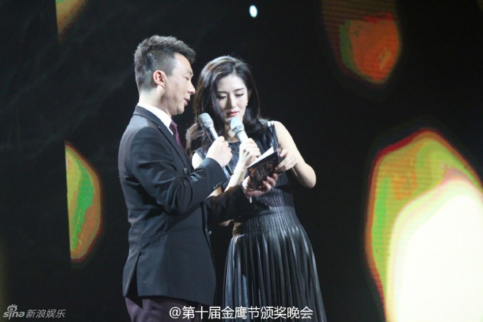 组图: 谢娜康辉 颁奖遇停电 朱迅捧奖杯-节目主