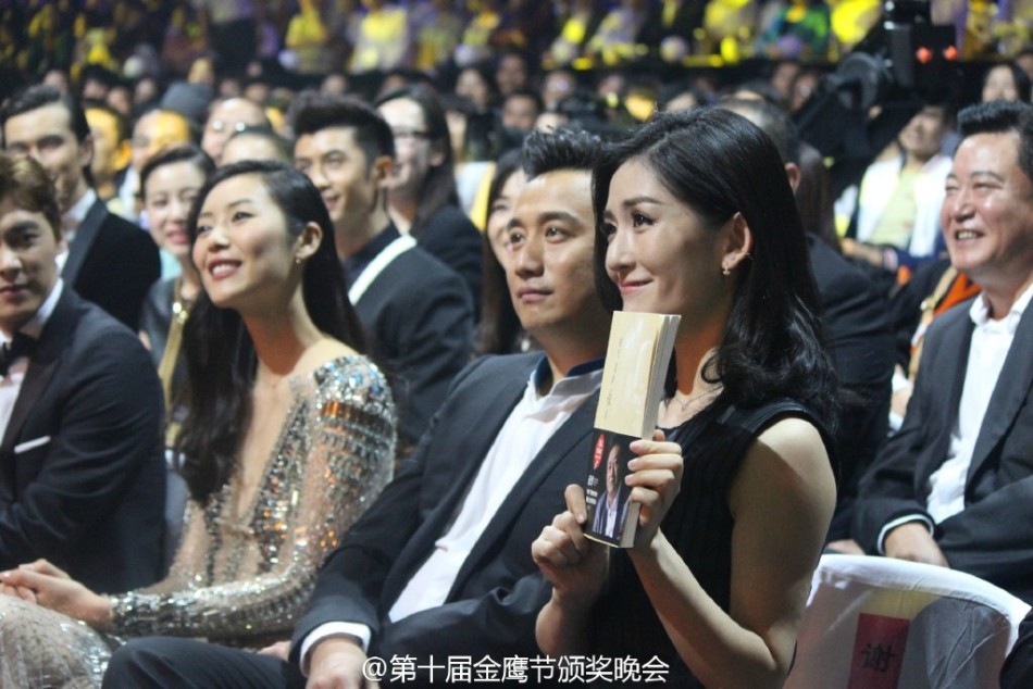 组图:金鹰节杨幂李易峰台下卖萌 张翰宋佳畅聊