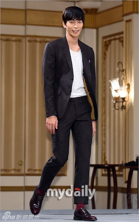 组图:《欺诈游戏》发布会 申成禄李尚允PK长腿_电视新闻_大众网