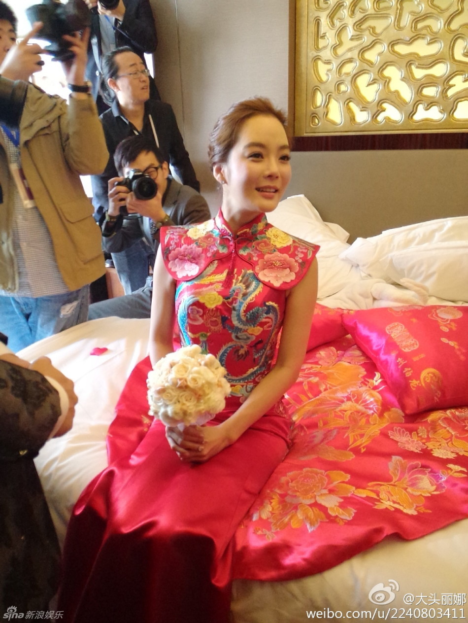 组图:高梓淇蔡琳大婚 新郎接亲向长辈敬茶-德州