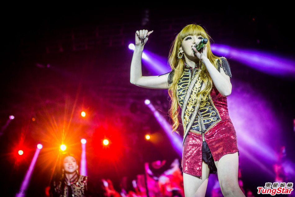 组图:2NE1澳门开唱 热歌热舞热裤high爆全场