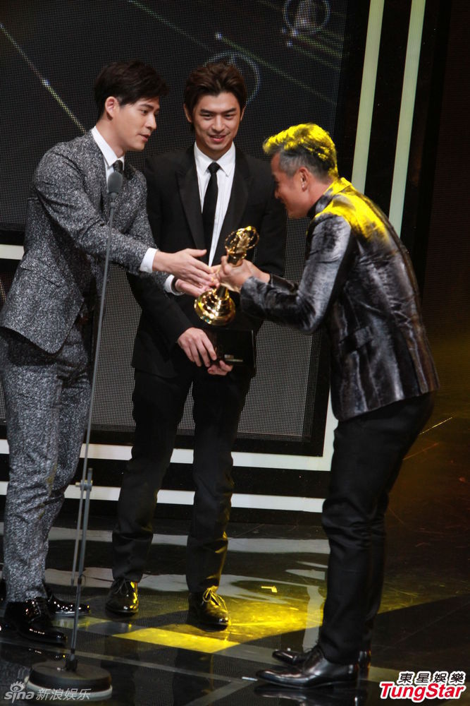 组图:李铭顺凭《我爱上别人》获最佳戏剧男主