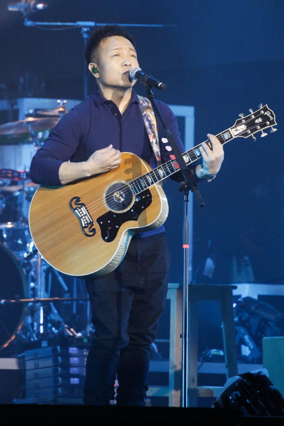 蓝莲花许巍北京演唱 704_1463631_463520.jpg