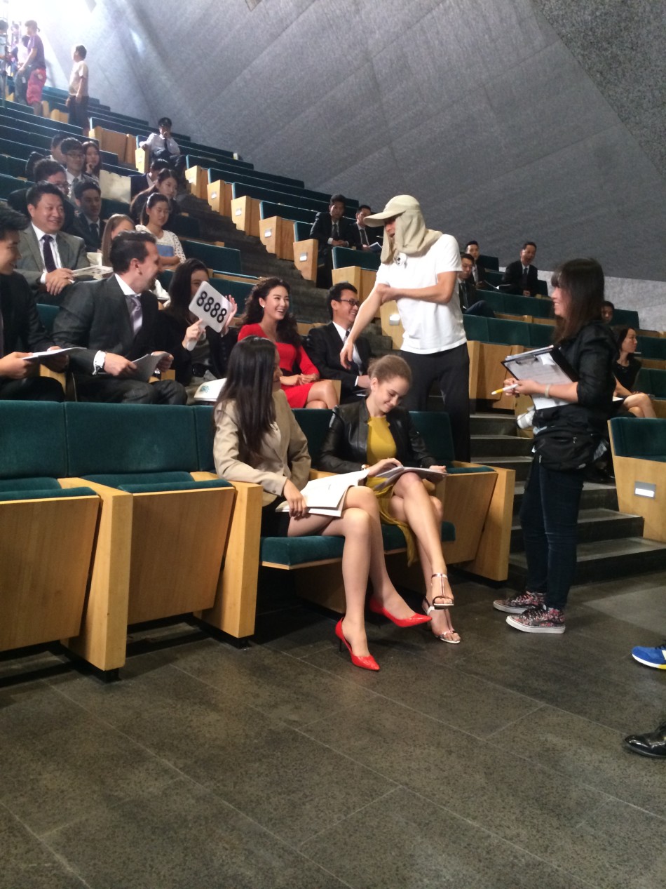 组图:张雨绮现身《美人鱼》片场 与星爷续前缘 - 娱乐明星 - 黔南在线-黔南论坛