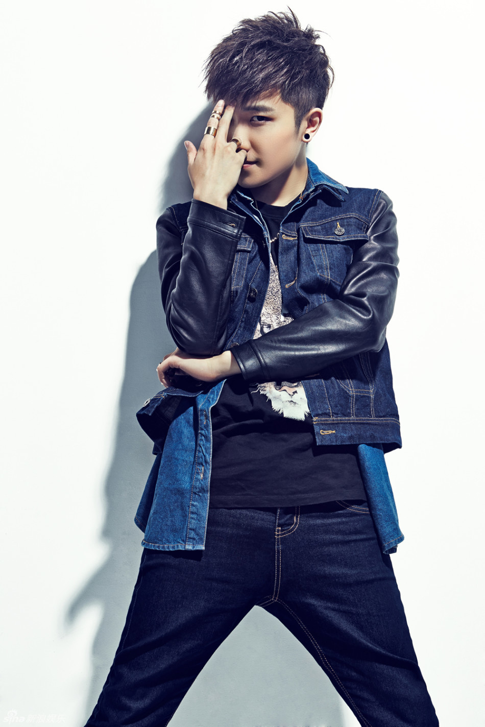 组图 徐良帅痞形象首公开 粉丝直呼变太帅