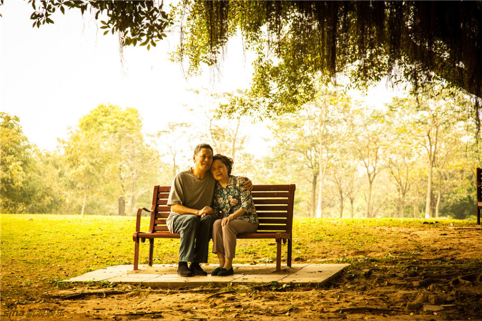 组图:《爱有奇迹》三代人传递温暖爱恋