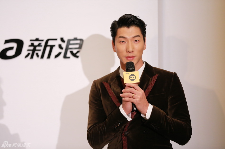 张亮内衣_张亮麻辣烫图片(3)