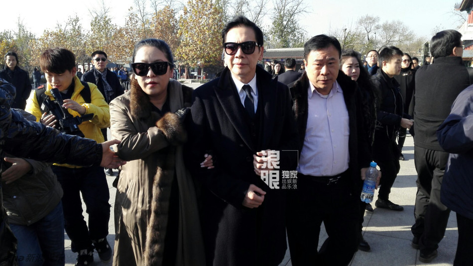 组图: 向华胜病逝 今北京出殡 向华强向太吊唁 -